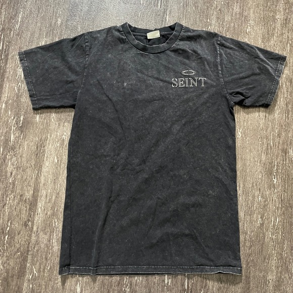 Seint Graphic T-Shirt Women's Black Angel Wings Short Sleeve Top - Picture 2 of 3